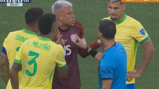 巴列卡诺球员不满判罚：足球曾经很纯粹，现在被搞得一团糟