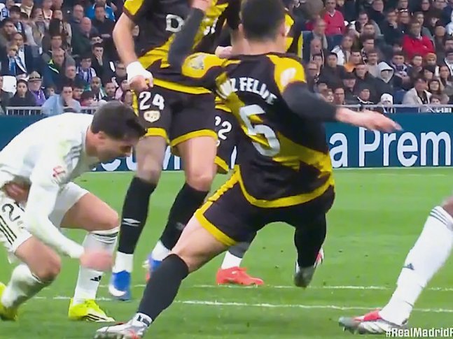 巴列卡诺球员不满判罚：足球曾经很纯粹，现在被搞得一团糟