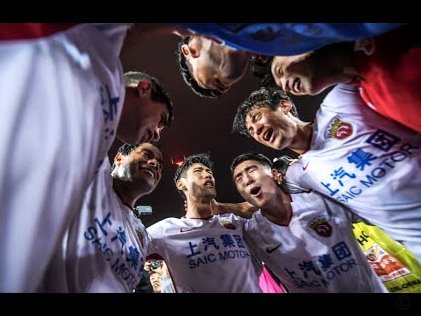 刚果“雕像球迷”再现，文化符号下的对决