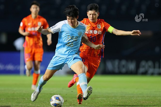 关键时刻泽卡破门带队，泰山2-0锁定胜利