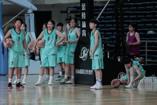 中国足球青训真相揭秘：环境、选拔与待遇问题探讨
