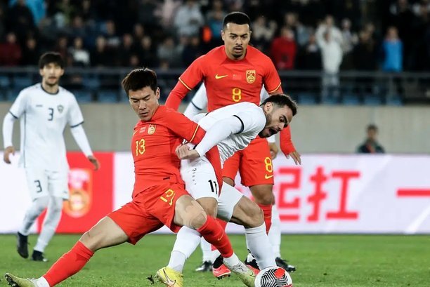 国足集训考察新人磨合阵容