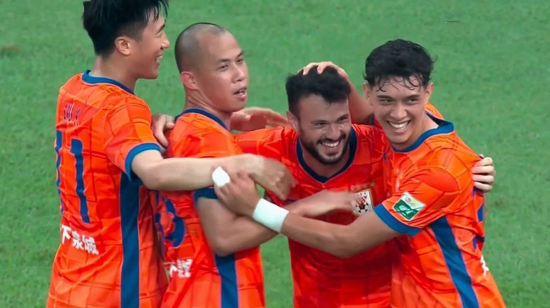 泰山1-1新鹏城仍居第五 克雷桑破门染红戴伟浚破荒