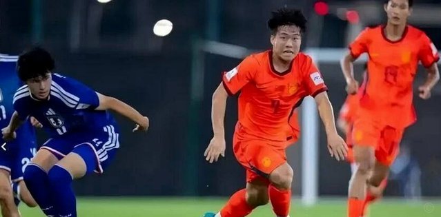 董路青训首出国脚，中国足球新突破